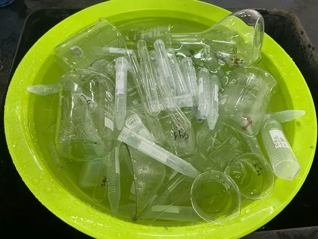 不要再用手洗瓶子了，人工洗瓶的傷害你知道嗎？